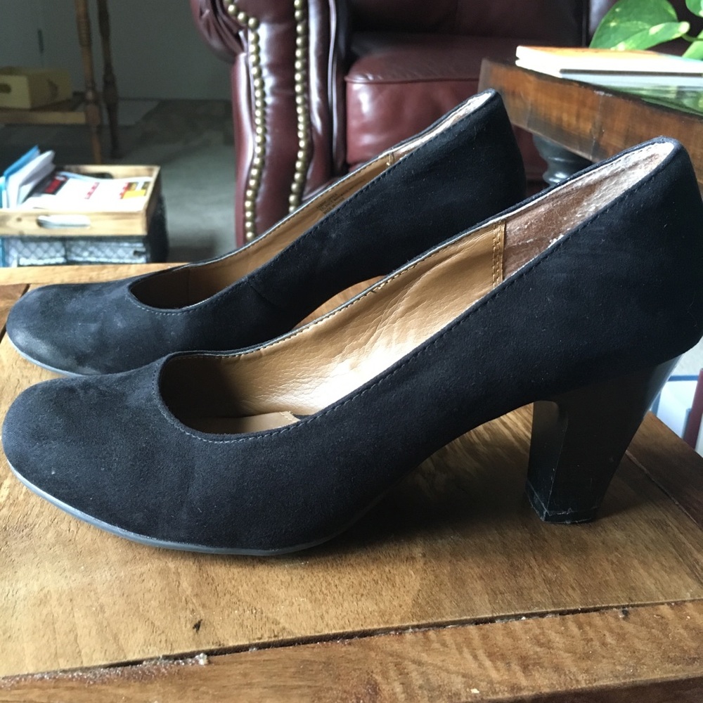 Black dress shoes